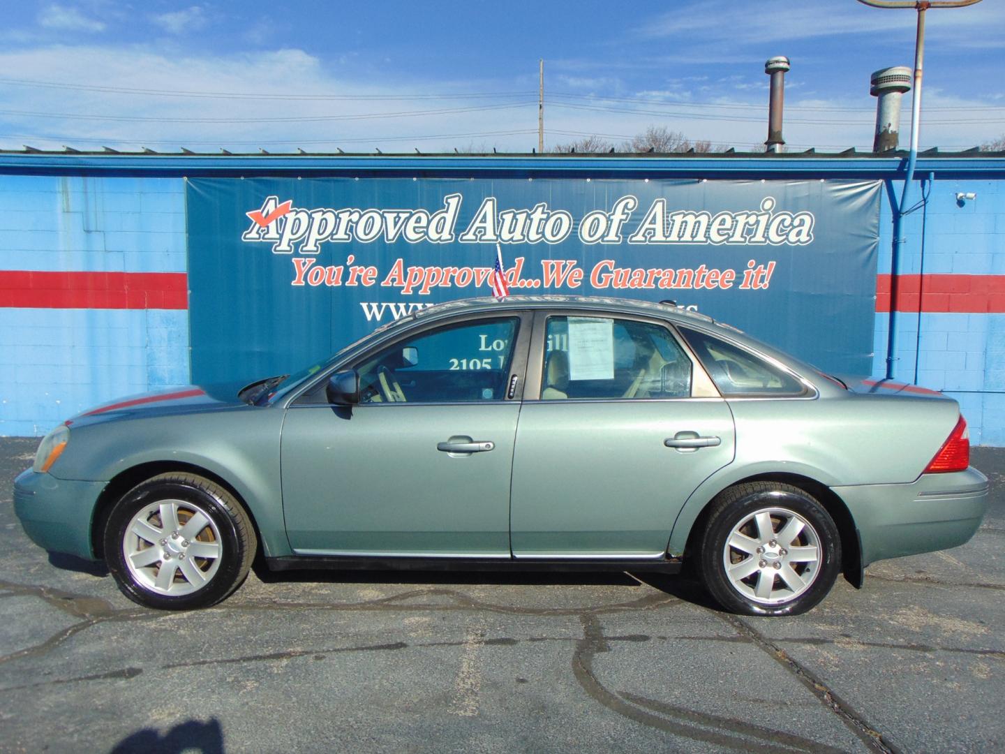 2007 Green Ford Five Hundred (1FAHP24107G) with an V6 3.0 Liter engine, Automatic transmission, located at 2105 Dixie Hwy, Louisville, KY, 40210, (502) 772-3333, 38.220932, -85.795441 - Photo#0